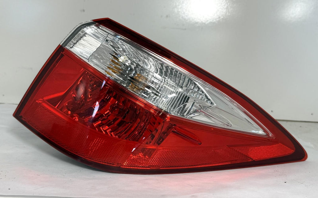2014-2016 TOYOTA COROLLA TAIL LIGHT RIGHT PASSENGER SIDE OEM