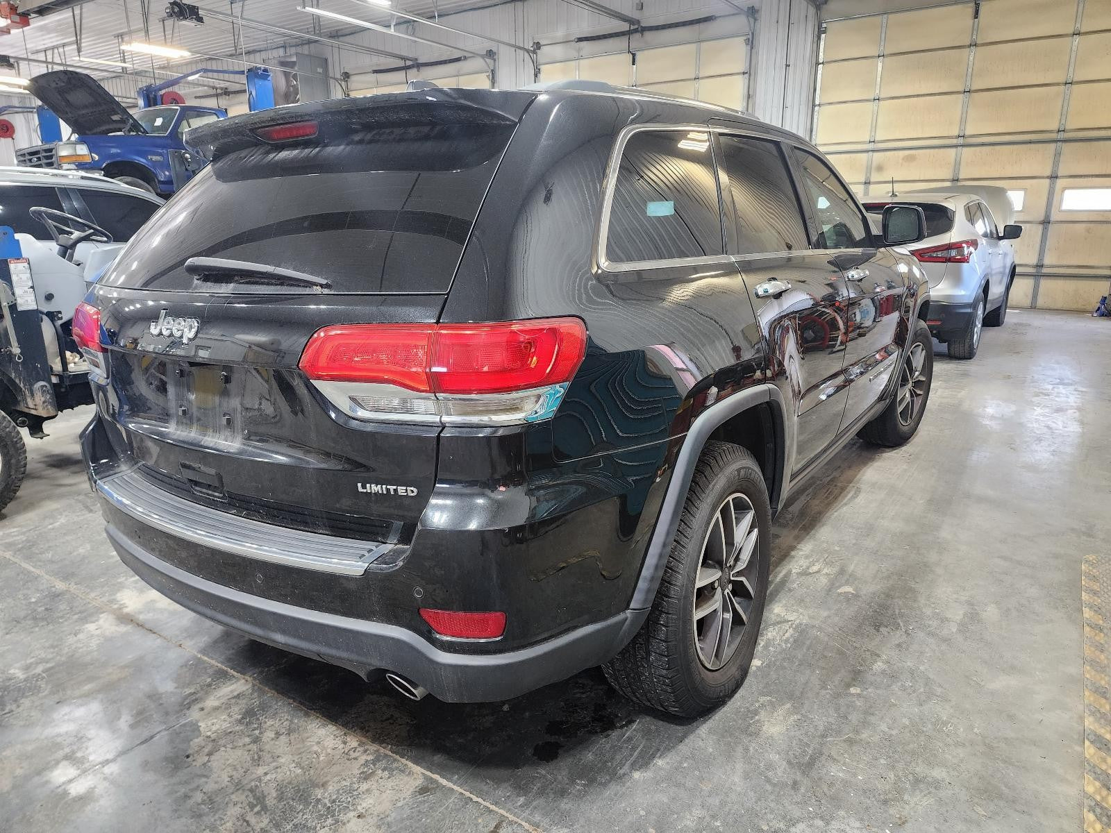 Used Right Door Mirror fits: 2017 Jeep Grand cherokee Power heated chrome w/turn
