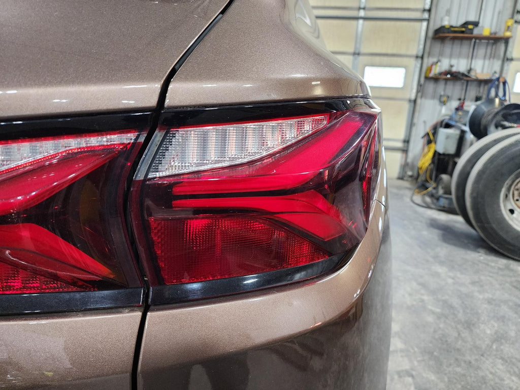 Used Right Tail Light Assembly fits: 2019 Chevrolet Blazer quarter panel mounted