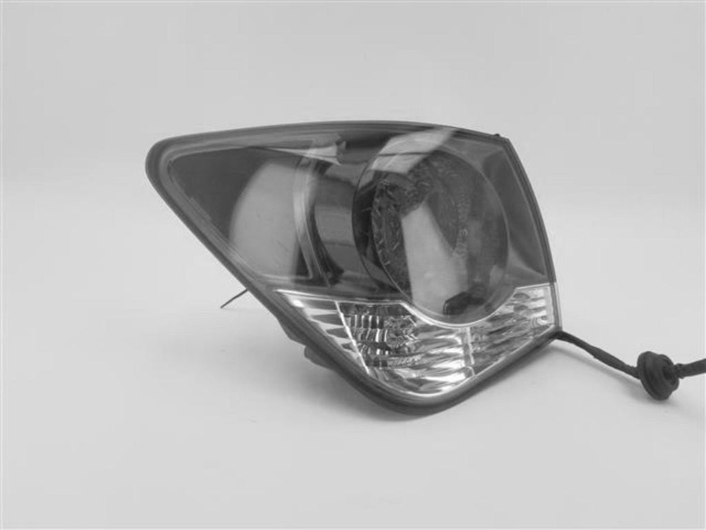 Used Left Tail Light Assembly fits: 2016 Chevrolet Cruze quarter panel mounted L
