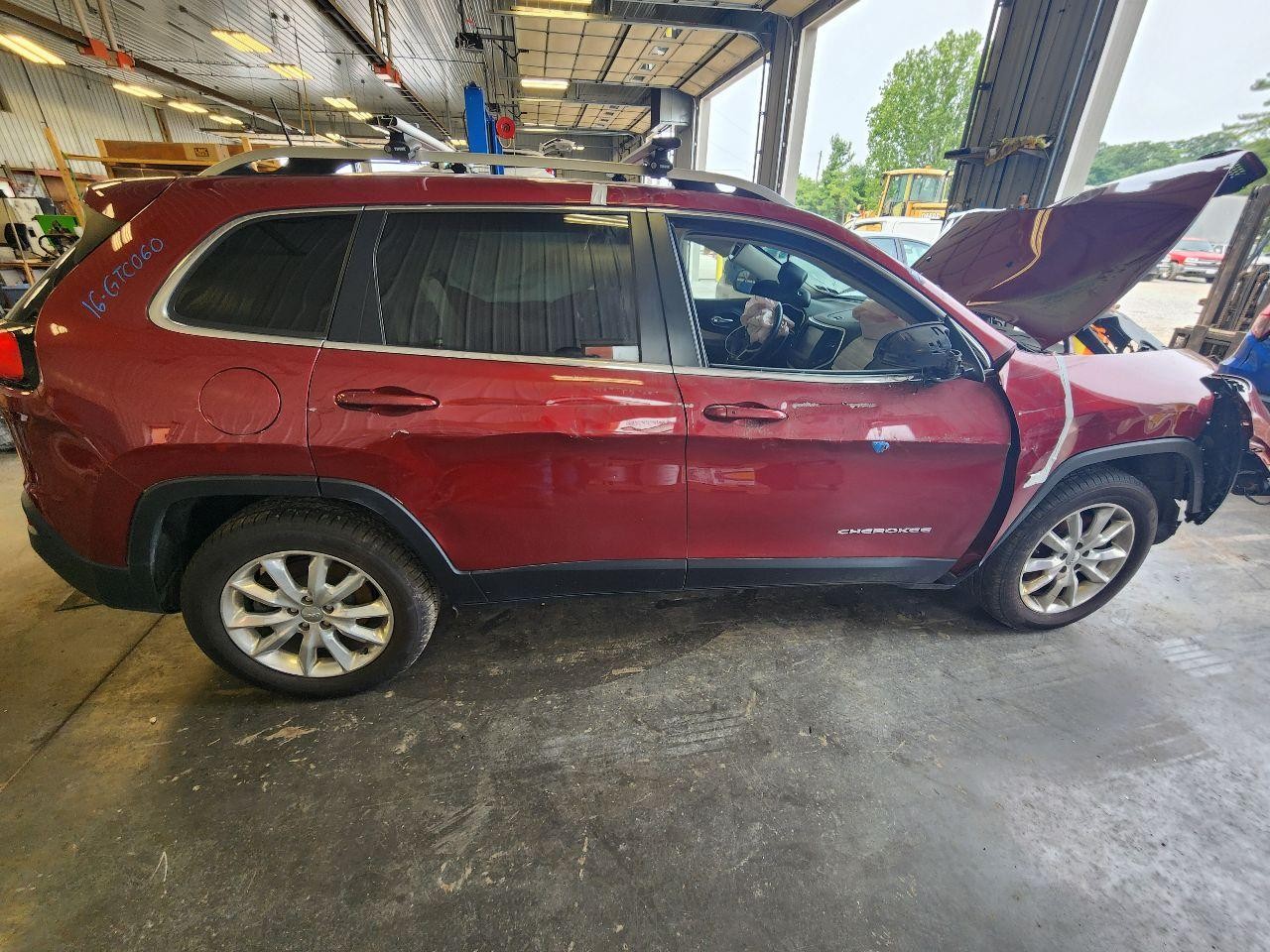 Used Left Door Mirror fits: 2016 Jeep Cherokee Power manual folding painted heat