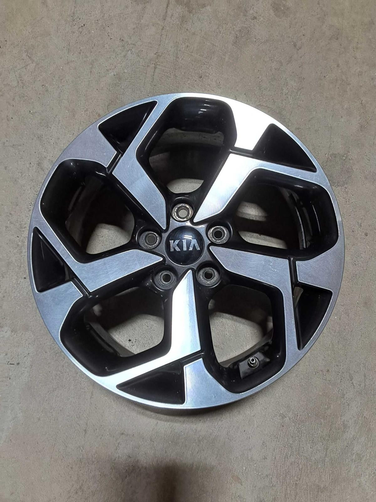 Used Wheel fits: 2020 Kia Sportage 18x7 5 Y spoke alloy machined face Grade A