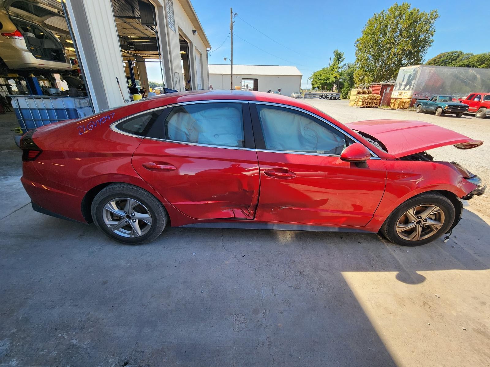 Used Wheel fits: 2021 Hyundai Sonata gasoline 16x6-1/2 alloy ID 52910L0110 Grade