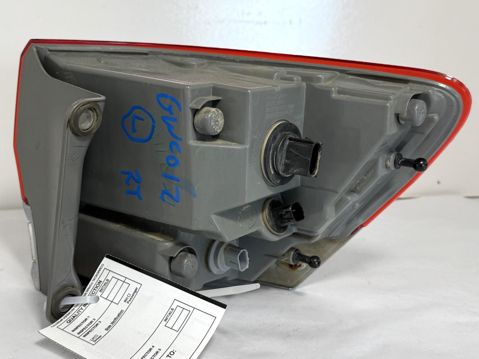 Used Left Tail Light Assembly fits: 2014 Jeep Grand cherokee quarter panel mount