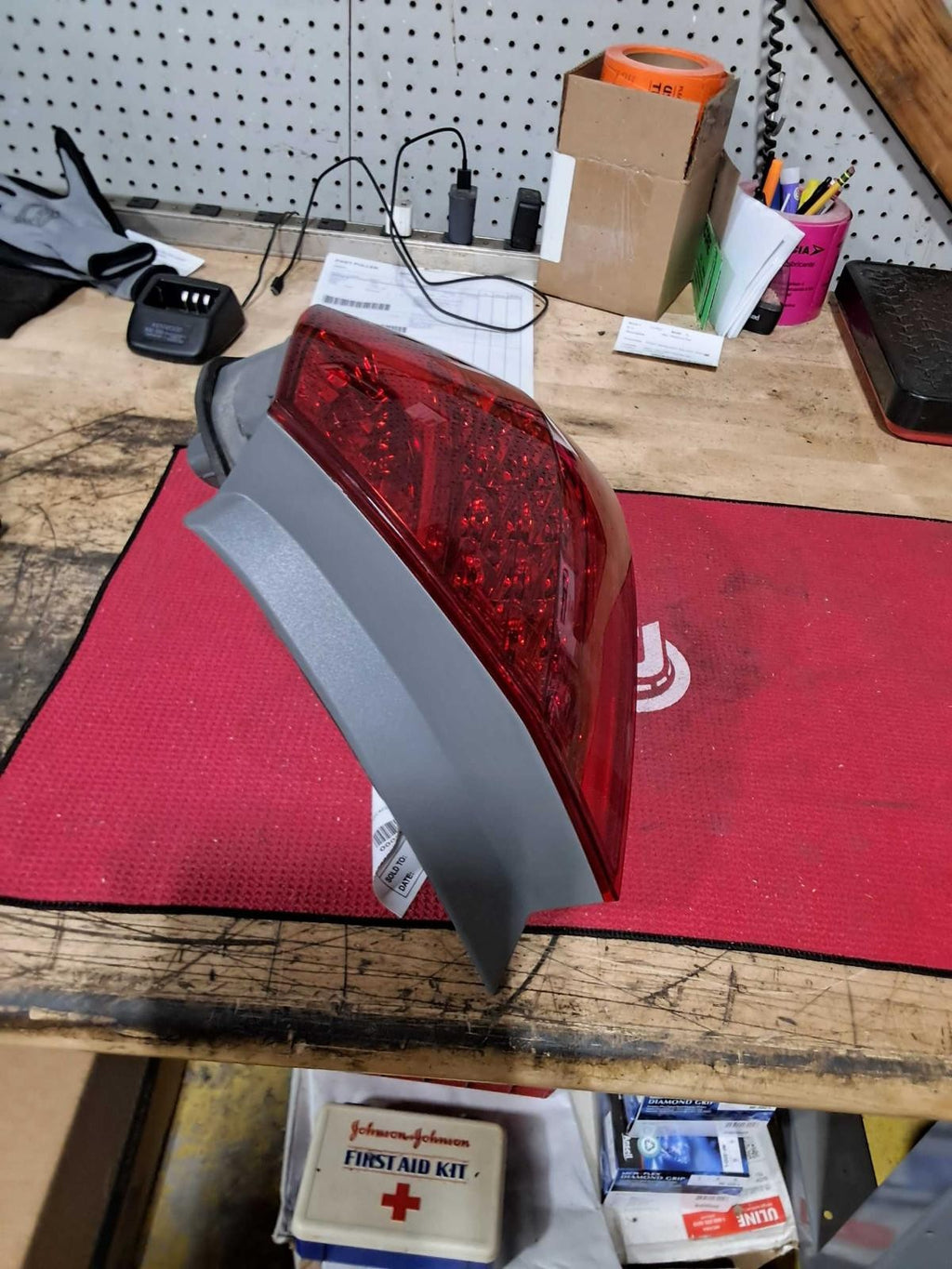Used Right Tail Light Assembly fits: 2007 Honda Accord Sdn VIN M 5th digit Right