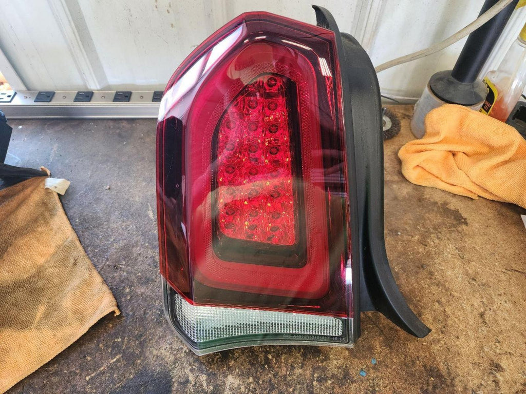 CHRYSLER 300 L Taillight (LED), black trim, L. 15 16 17 18 19 20